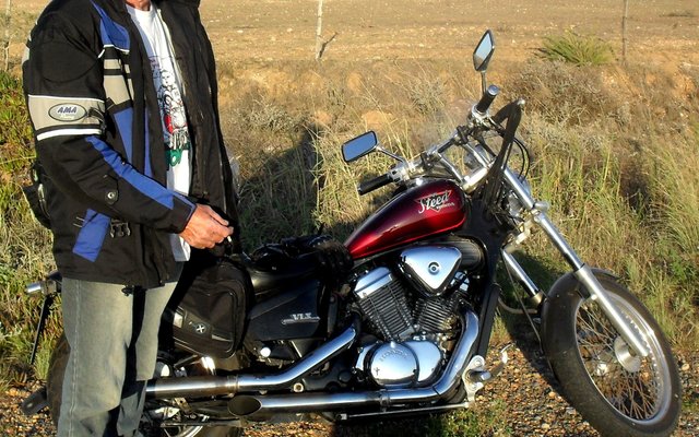 Kobus du Toit by sy motorfiets in beter dae